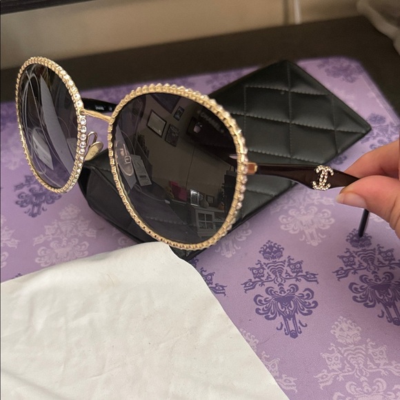 Chanel Round Sunglasses Fall-Winter Gold Universal - Picture 1 of 1